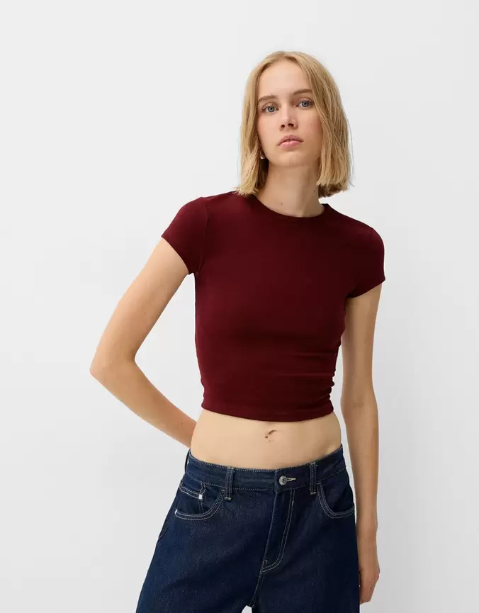 Short sleeve T-shirt with a round neck offers at £7.99 in Bershka