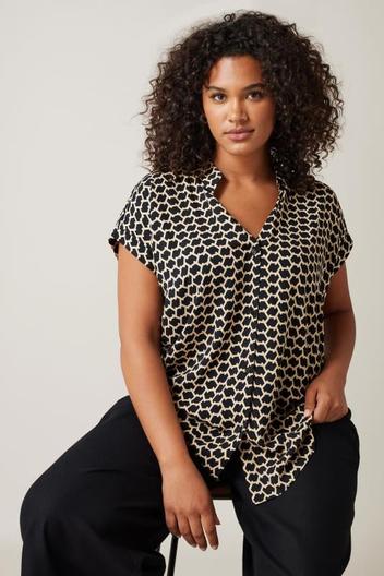 EVANS Curve Black Geometric Print Blouse offers at £15 in Evans