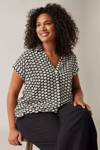 EVANS Curve Black & White Geometric Print Blouse offers at £5 in Evans