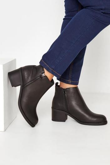 Yours Black Side Zip Block Heel Boots In Wide E Fit & Extra Wide EEE Fit offers at £25 in Evans