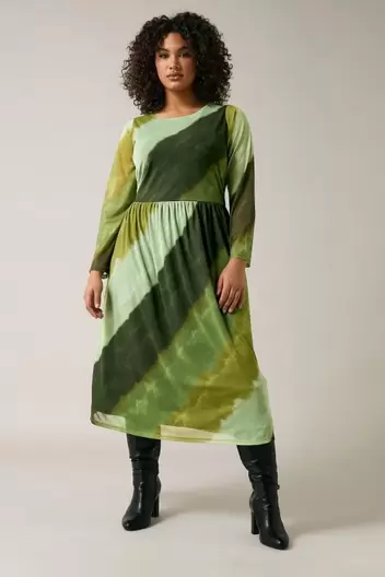 EVANS Curve Green Abstract Print Mesh Midaxi Dress offers at £30.4 in Evans