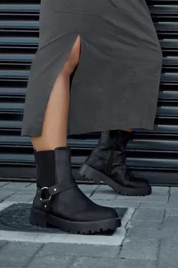 Yours Black Chunky Biker Chelsea Boot In Wide E Fit & Extra Wide EEE Fit offers at £36 in Evans