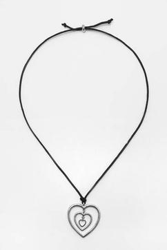 Triple heart necklace offers at £7.99 in Pull & Bear