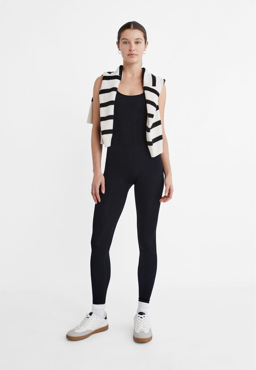 Seamless sporty jumpsuit offers at £22.99 in Stradivarius