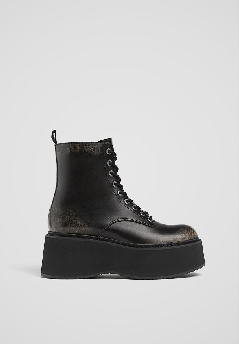 Lace-up flatform ankle boots offers at £45.99 in Stradivarius