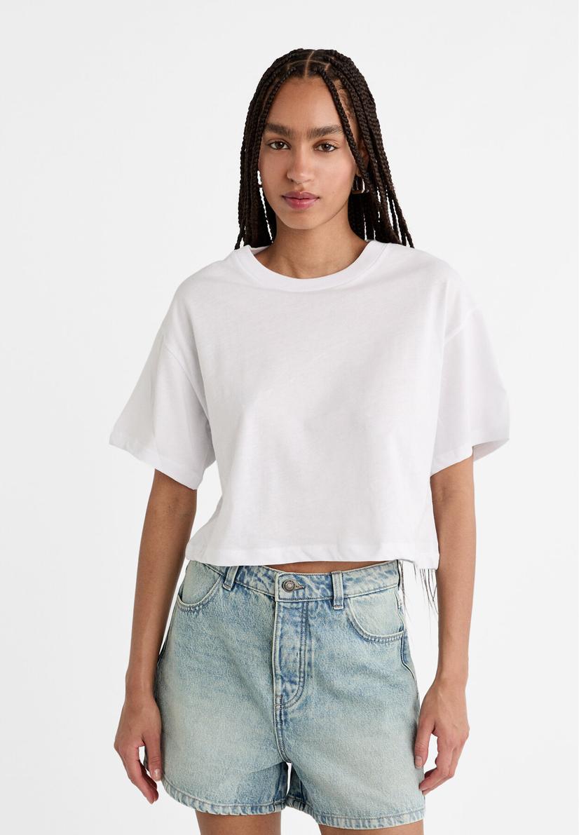 Oversize cropped T-shirt offers at £12.99 in Stradivarius