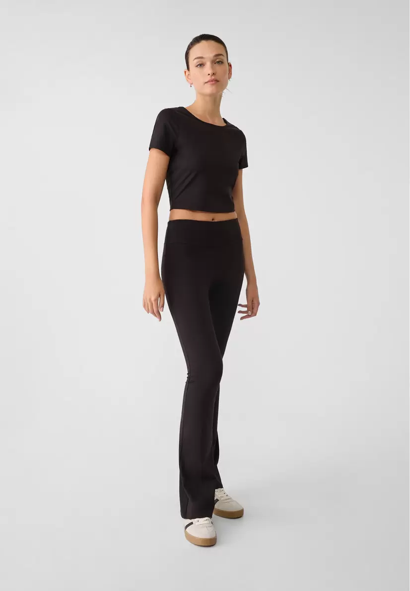 Flared sculpt leggings offers at £22.99 in Stradivarius