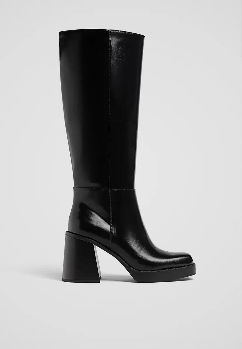 High-heel platform boots offers at £59.99 in Stradivarius