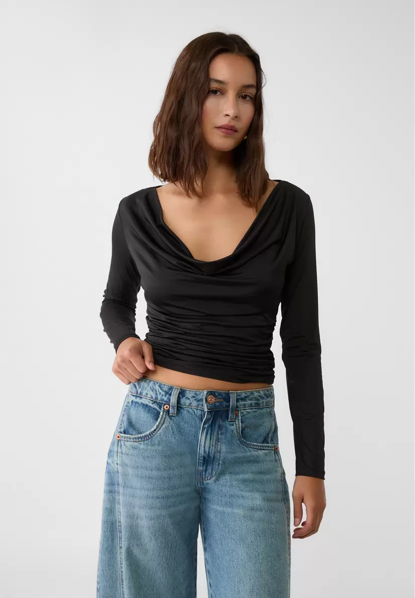 Flowing neckline T-shirt offers at £17.99 in Stradivarius