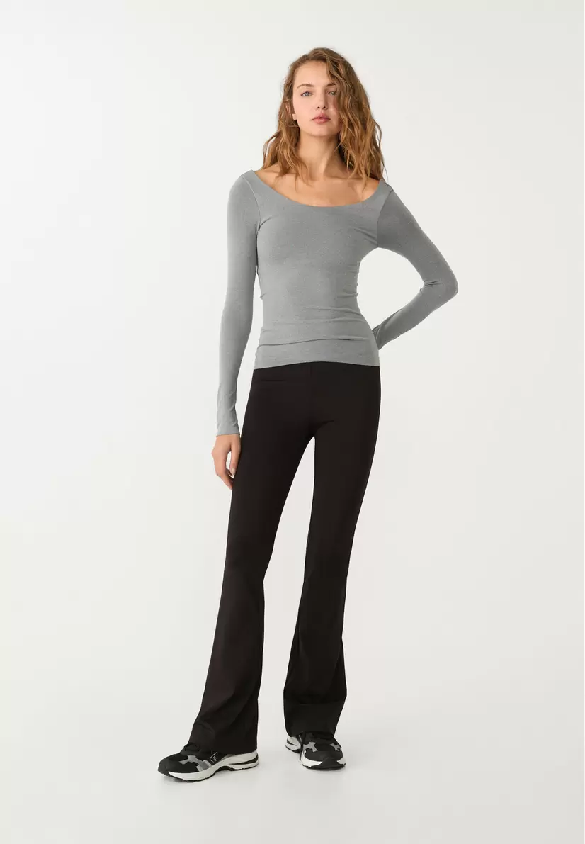 Flared sculpt leggings offers at £22.99 in Stradivarius