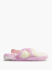 Teen Girls Slippers offers at £1.99 in Deichmann