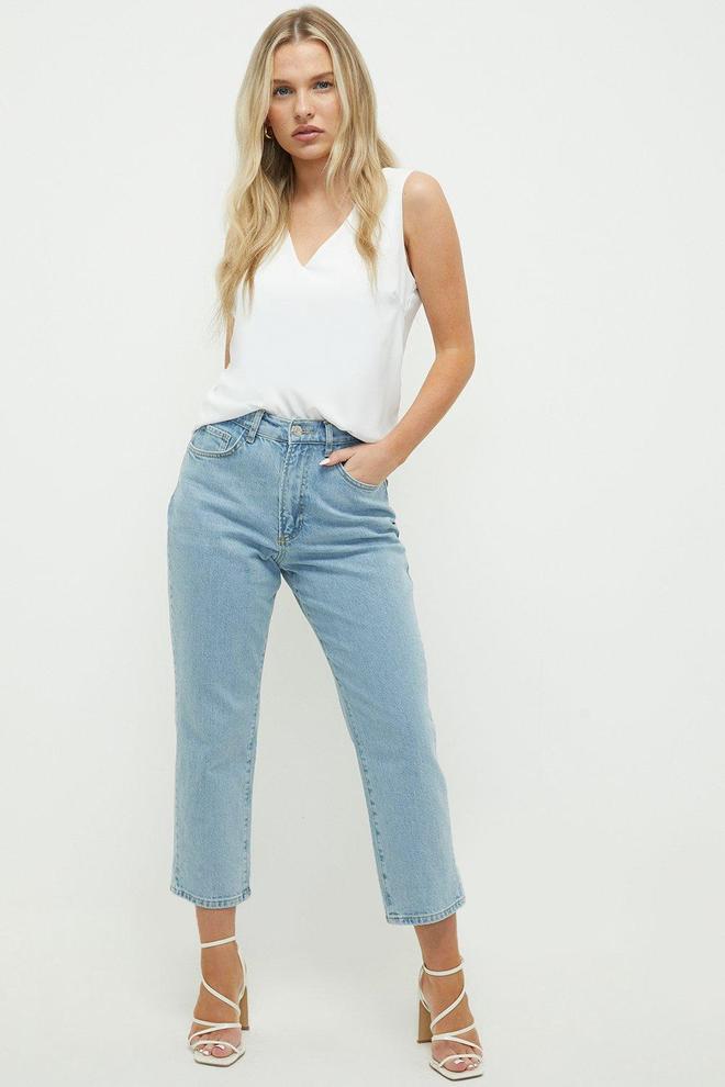 Petite Comfort Stretch Cropped Straight Jeans offers at £15.6 in Dorothy Perkins