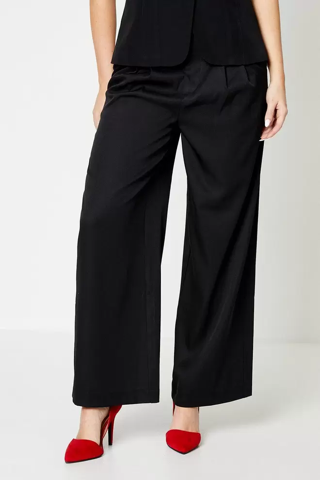 Double Pleat Straight Leg Trouser offers at £12.25 in Dorothy Perkins