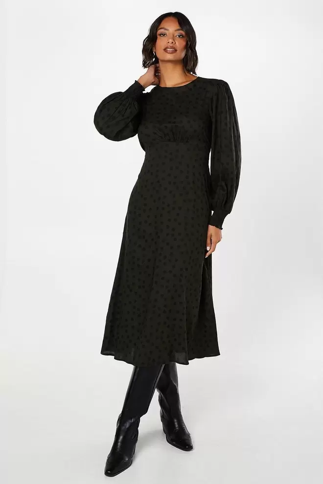 Khaki Spot Shirred Cuff Midi Dress offers at £15.75 in Dorothy Perkins