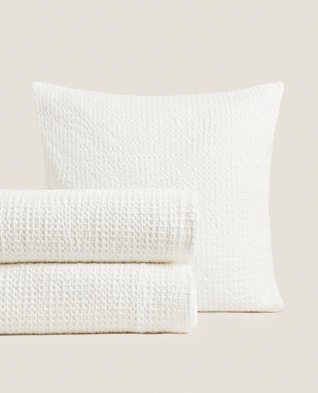 WAFFLE KNIT BEDSPREAD offers at £79.99 in ZARA Home